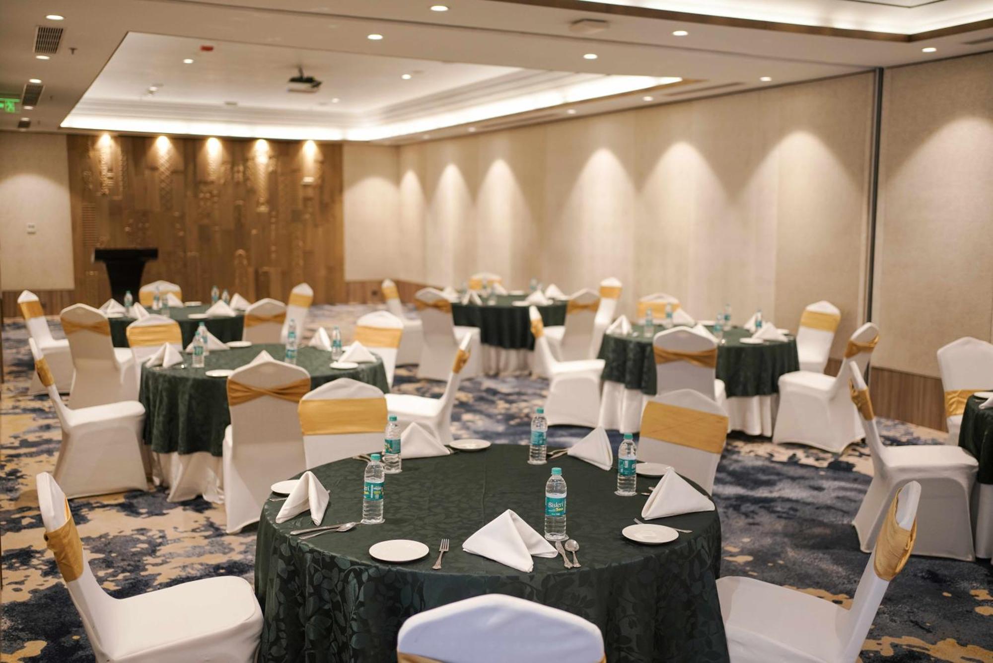 Port Muziris, A Tribute Portfolio Hotel By Marriott Kochi Exteriör bild